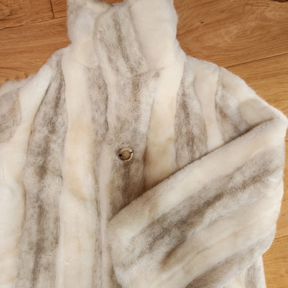 Vintage Sears Womens Fur Coat - Picture 4 of 5